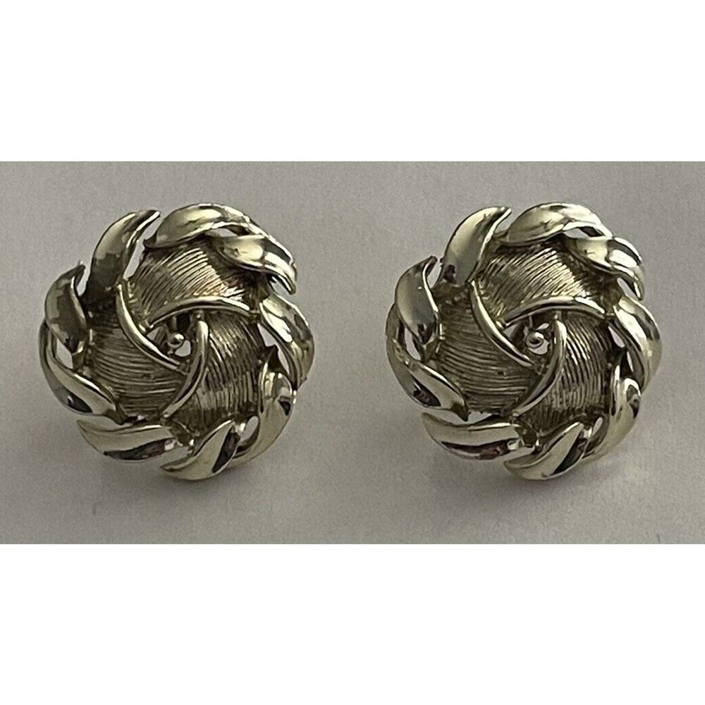 Vintage Lisner Round Flower Screwback Earrings Retro MCM Signed Jewelry - Picture 1 of 4
